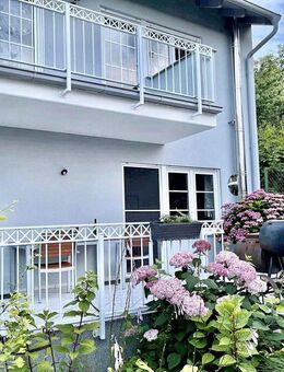 Charmantes Zweifamilienhaus mit Garten in begehrter Lage von Kraichtal - Kraichtal