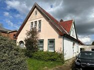 Sanierungsbedürftiges Einfamilienhaus mit Anbau und Garage in Tellingstedt - Tellingstedt