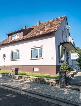 MÖGLICHKEIT - Einfamilienhaus mit Lagerkomplex, Garage und großem Grundstück in Oberbexbach! - Bexbach