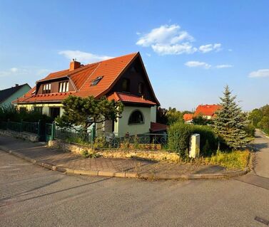 Attraktive Doppelhaushälfte in ruhiger, naturnaher Lage mit schönen Grundstück in Arnstadt zu verkaufen