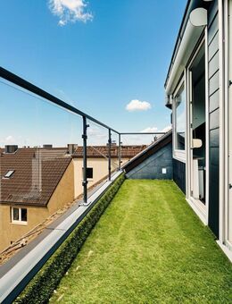 wunderschöne helle Dachgeschosswohnung mit Balkon und herrlichem Ausblick über Remscheid - Remscheid