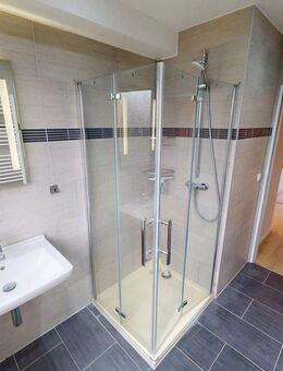 Moderne helle geräumige 3,5 Zimmerwohnung mit Fenster in Bad und Küche - Titz