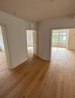 5 Zimmer in zentraler Lage in kernsaniertem Gründerzeithaus - Augsburg