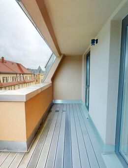 ** Gepflegte 2-Zimmer-Wohnung mit Dachetrrasse in Dresden! ** - Dresden