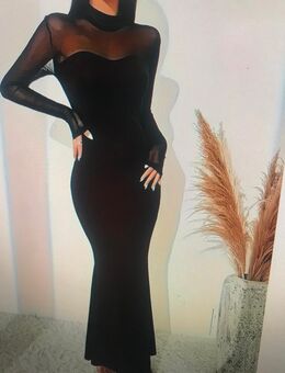 Figurbetonter Maxikleid mit Netzstoff-Einsatz Gr. S - Augsburg