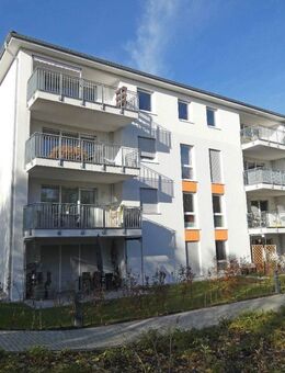 Moderne 4-Zimmer-Dachgeschoss-Wohnung mit Einbauküche und Aufzug im Haus - Leverkusen