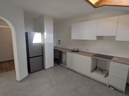 Erstbezug nach Sanierung mit Balkon und Einbauküche: Exklusive 2-Zimmer-DG-Wohnung in Oberaudorf - Oberaudorf