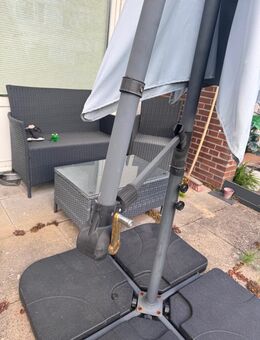 Ampelschirm / Freiarmschirm inkl. Standfuß – Grau - Hamburg Harburg
