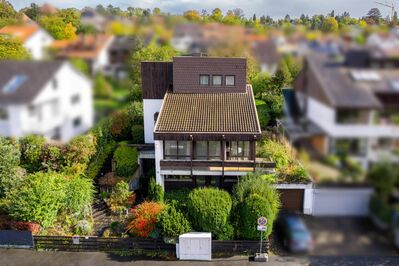 Großzügiges Einfamilienhaus mit Einliegerwohnung und unverbaubarem Stadtblick