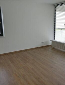 Moderne 2,5-Zimmer EG-Wohnung mit EBK, Balkon, WC, Kellerabteil in Wassertrüdingen - Wassertrüdingen