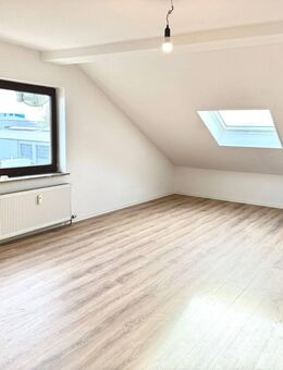 Renovierte 3-Zimmer-Dachgeschosswohnung in Lich! - Lich