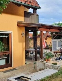 Großes Einfamilienhaus mit Doppelgarage und großer teils überdachter Terrasse in Bad Rappenau-Heinsheim - Bad Rappenau
