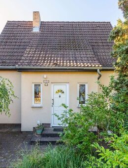 Einfamilienhaus zentrumsnah in Neuenhagen: Remise, Einbauküche, Kamin, Carport, teilbares Grundstück - Neuenhagen (Berlin)