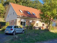 Freistehendes Zweifamilienhaus mit sonniger Terrasse und schönem Garten - Fritzlar