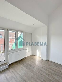 Wurde komplett renoviert, Einbauküche, Balkon, 2- Zimmer Wohnung zu vermieten - Neubrandenburg