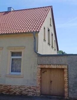 Ruhig gelegene Doppelhaushälfte für die Familie, mit Garten und Garage - Hecklingen