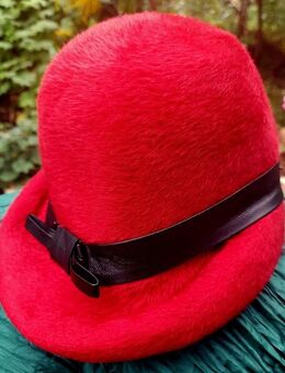 Schicker, schlichter Vintage Damenhut in tollem Rot - Niederfischbach