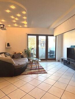 Charmante Maisonette-Dachgeschosswohnung mit 3,5 Zimmern und Süd-Balkon - Nürnberg