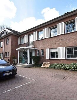 40 qm Terrasse! 4-Zimmer-Wohnung mit EBK, Kamin & Doppelgarage für gehobene Ansprüche - Düsseldorf