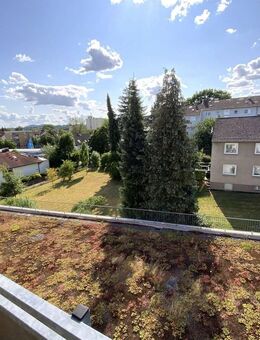 Lichtdurchflutete 2-Zimmer-Wohnung mit Balkon und Tiefgaragenstellplatz in Kassel-Wehlheiden - Kassel