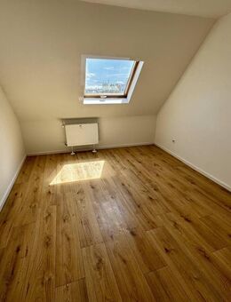 RIDA FLATS - Struktur. Ruhe. Qualität. Dachgeschosswohnung mit Charakter - Köln