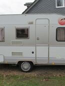 4 Personen Wohnwagen mieten leihen - Dethleffs Camper 430T - 100 Km/h mit Fahrradträger in 29574