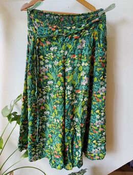Weite Hose ~ Grün mit Blumenprint - Röbel (Müritz) Zentrum