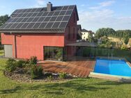 *Erstklassiges Niedrigenergiehaus mit Pool, Kamin, Wärmepumpe, PV-Anlage und Doppelgarage auf großem Grundstück in begehrter, ruhiger Lage!* - Glaubitz