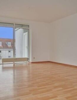 Erstbezug nach SANIERUNG !!! Provisionsfreie 3-Raumwohnung im Dachgeschoss mit Balkon zu vermieten !!! - Oschatz