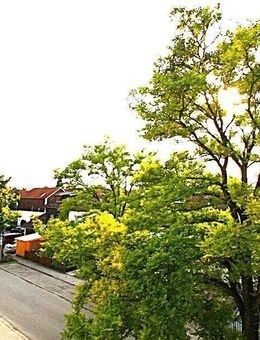 **Schickes Wohnen mit toller EBK**Moderne 3 Zi.-DG-Whg. mit Balkon + Einzelgarage Neufahrn (S1)** - Neufahrn (Freising)