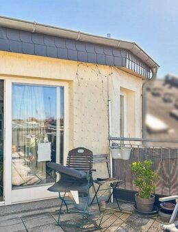 Großzügige 4-Raum-Dachgeschosswohnung: Willkommen über den Dächern in bester Lage von Halle - Halle (Saale)