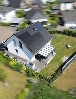 BISPINGEN: MODERNES EINFAMILIENHAUS IN ZENTRALER LAGE - Bispingen