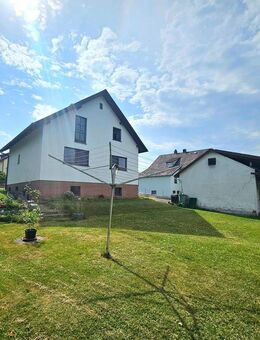 Wohnhaus mit Doppelgarage und PV-Anlagen in ruhiger Siedlungslage von Neunburg vorm Wald - Neunburg (Wald) Zentrum