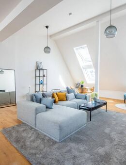 First View: Stylisches City-Penthouse mit Südwest-Dachterrasse, EBK und Parkett - Berlin