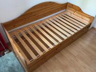Einzelbett 90x200 Massivholz mit Matratze, Lattenrost & Stauraum - Wittnau