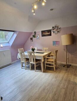 Gemütliche 3 ZKB-Wohnung, Kellerbox und Garage in ruhigem 2-Familienhaus - Homburg