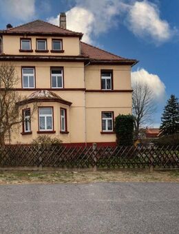 Attraktives Zweifamilienhaus mit vielfältigen Nutzungsmöglichkeiten in ruhiger Lage - Ebersbach-Neugersdorf