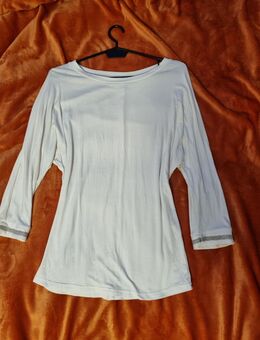 Elegante weiße Bluse mit 3/4-Ärmeln und Perlen-Details - Rosenfeld