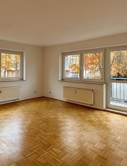 Helle 2-Zimmer-Wohnung mit Aufzug und Balkon in ruhiger Lage - Leipzig
