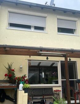 **Renovierungsbedürftiges Reihenmittelhaus mit Garten, Terrasse, Gewächshaus und Sauna in Bergkamen** - Bergkamen