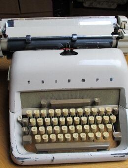 Kofferschreibmaschine Triumph   (siehe Foto´s) - Hamm