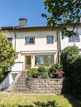 Geräumiges Reihenmittelhaus mit 2 Garagen, Stellplatz und Garten - Rodenbach (Hessen)