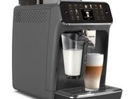 Philips Kaffeevollautomat EP5544/50 5500 Series, 20 Kaffeespezialitäten (heiß oder eisgekühlt), LatteGo-Milchsystem, SilentBrew Technologie, Schwarz/Grau