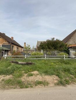 Möbliertes Einfamilienhaus in ruhiger Wohnlage mit großem Garten, Carport und Scheune - Zeitz