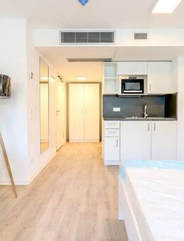 Stilvoll möblierte Etagenwohnung mit Sonnenbalkon und hochwertiger Ausstattung in modernem Ambiente - Düsseldorf
