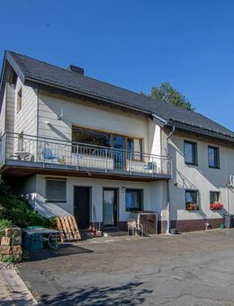 Freistehendes Wohnhaus in Presseck mit großem Grundstück und Büro-/Praxisräumen - Presseck