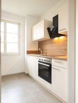 ruhige Lage I 2 Zimmer I neue Einbauküche I modernes Tageslichtbad mit Dusche - Leipzig