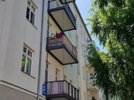 Hell und große 4 Zimmer Wohnung mit Fahrstuhl, Wohnküche 2 Bäder 2 Balkone - Berlin