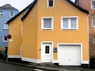 Raffiniertes Einfamilienhaus in Herzen von Sparneck mit Solaranlage + Stromspeicher aus 2022 - Sparneck