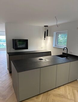 LUXUS MIT WEITBLICK - MÖBLIERTE 3,0 ZIMMER WOHNUNG IN HALBHÖHENLAGE - Gerlingen